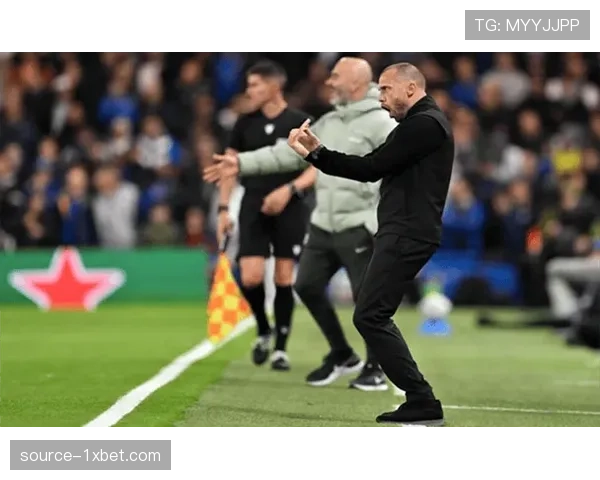 阿贾克斯新帅海廷加上任,球队战术风格趋向高位压迫与控球 阿贾克斯新帅海廷加上任,球队战术风格趋向高位压迫与控球